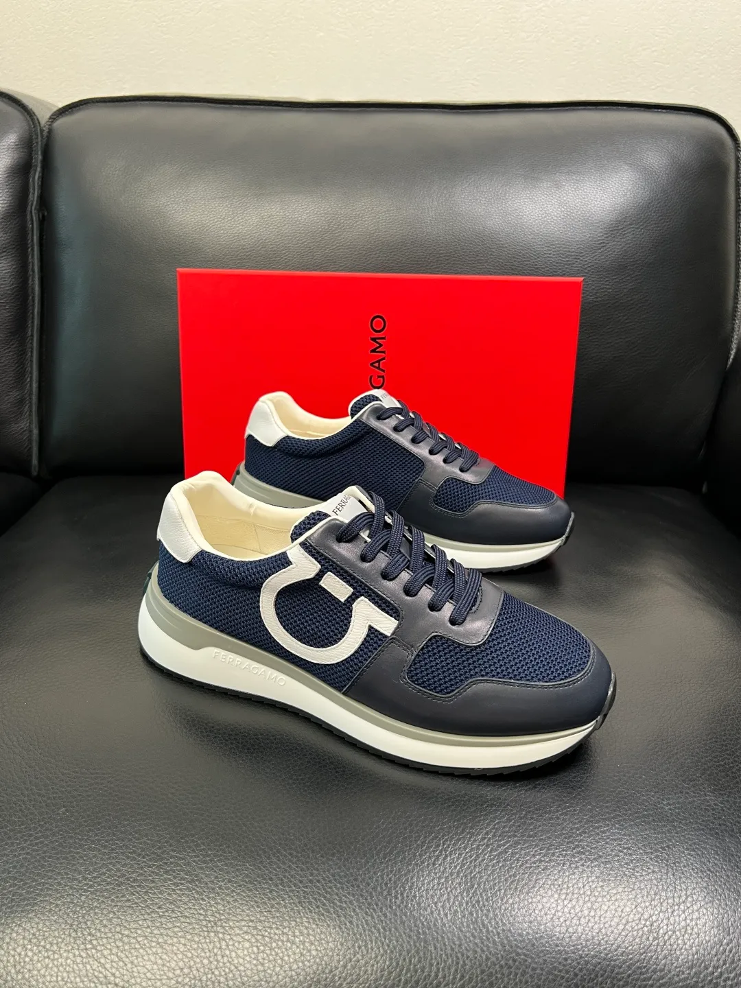 Men's shoes 💰820 Ferragamo High-quality top craftsmanship Ferragamo counters sell original factory configuration, imported original cowhide from Italy, imported water-dyed cow lining, soles: original factory special original soles are super comfortable, original factory and single goods, welcome to compare at the same time at the counter, code number 38-44 (customized 45 46)